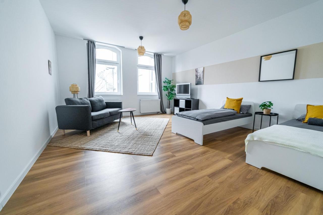 Fullhouse - - L10 Apartment