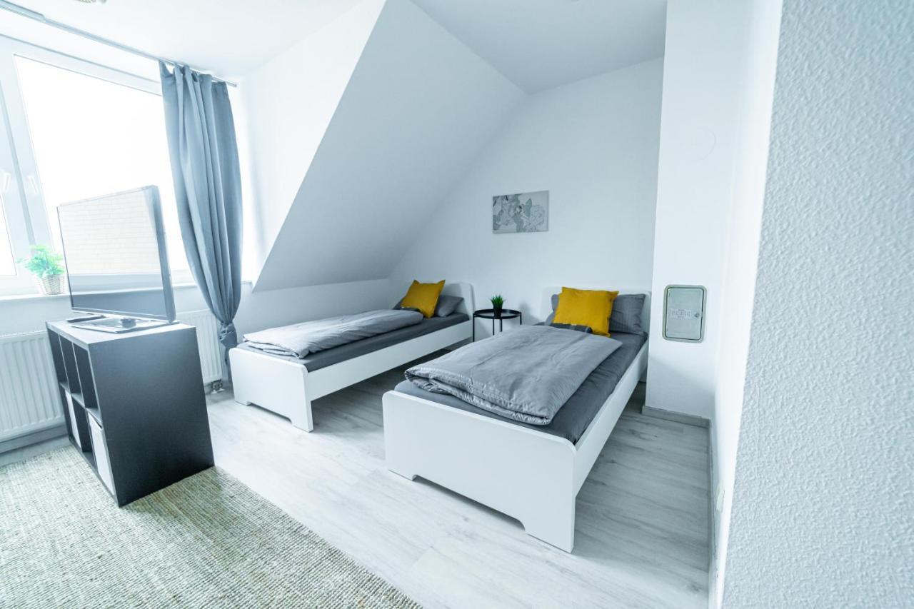 Fullhouse - - L10 Apartment *