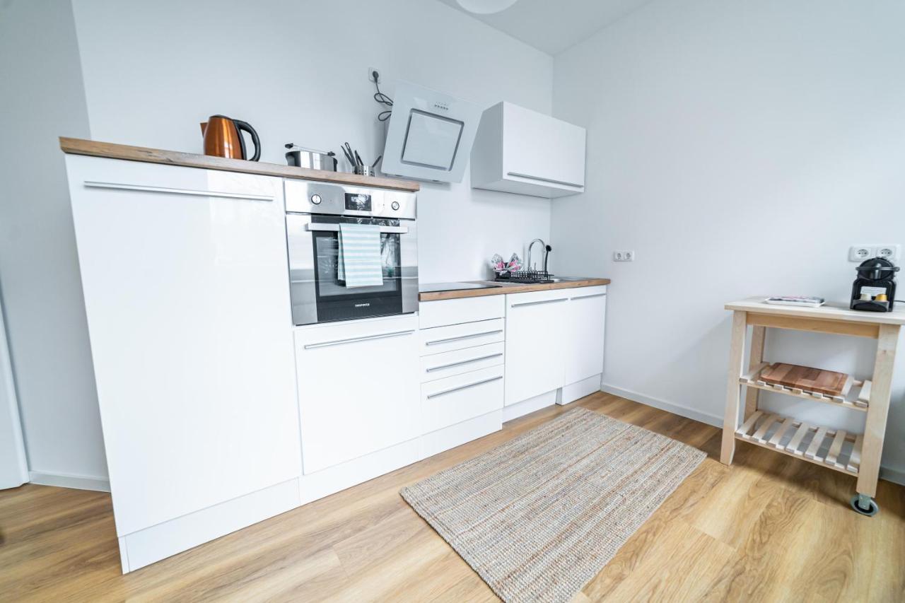 Fullhouse - - L10 Apartment *