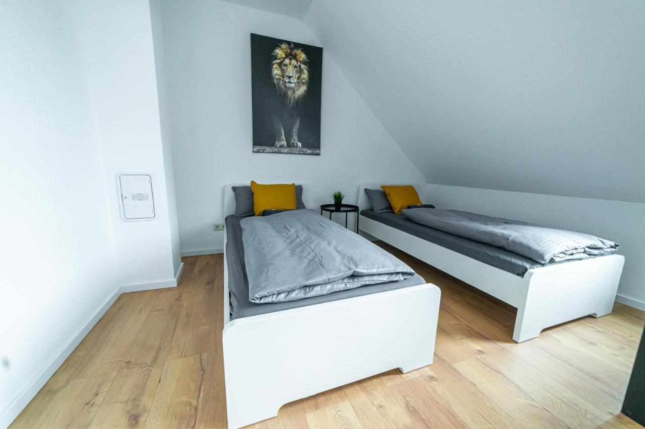 Fullhouse - - L10 Apartment *