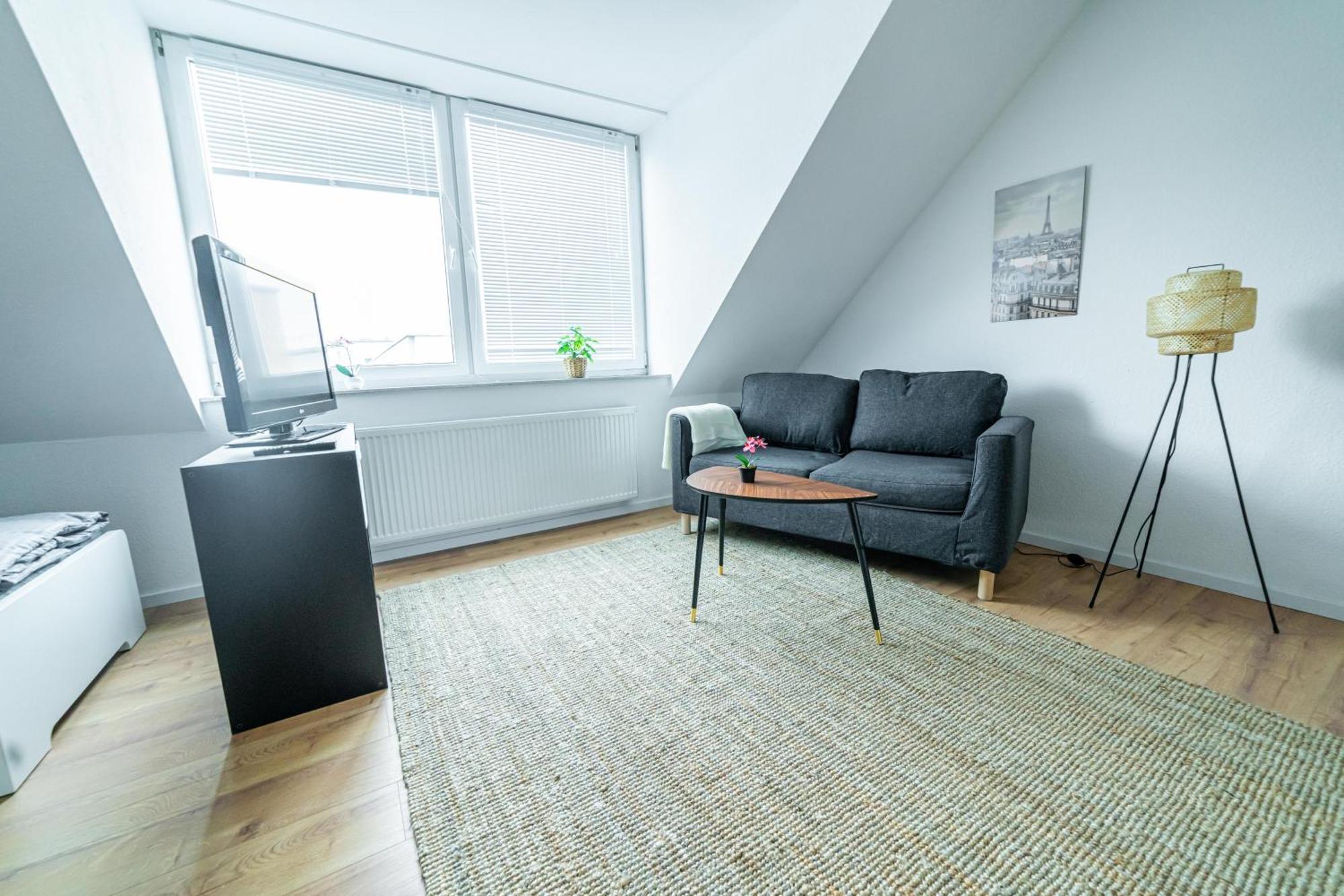 Apartment Fullhouse - - L10 *